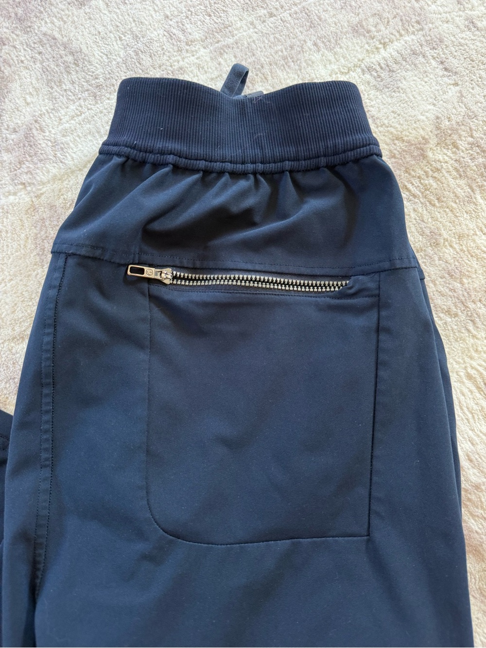 Lululemon - Picture 4 of 6